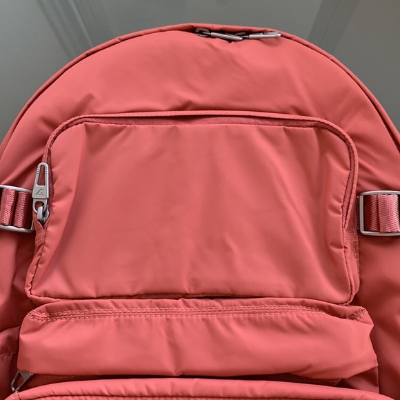 BNWT GYMSHARK PREMIUM LIFESTYLE BACKPACK - Picture 7 of 13